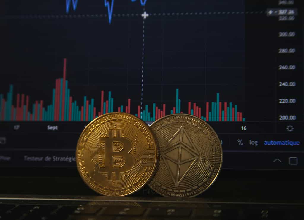 Bitcoin และ Ethereum คือสองสกุลเงินดิจิทัลหลักที่ใช้เทคโนโลยีบล็อกเชน