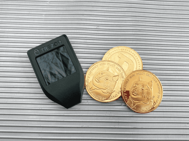 Secure Your Digital Assets: Get a Crypto Wallet Today → 保護您的數字資產:今天就擁有加密錢包