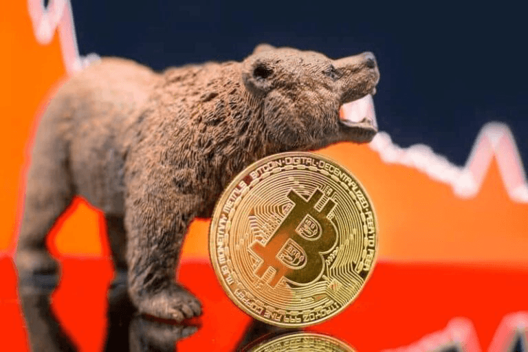 Understanding the Bitcoin Dominance Bearish Signal: Will Altcoins Finally Outperform BTC?